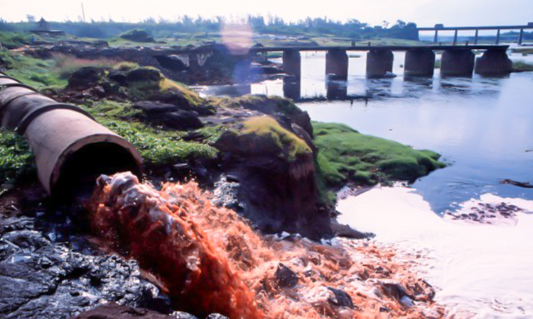 مياه الصرف الناتجة عن الصناعة الكيماوية